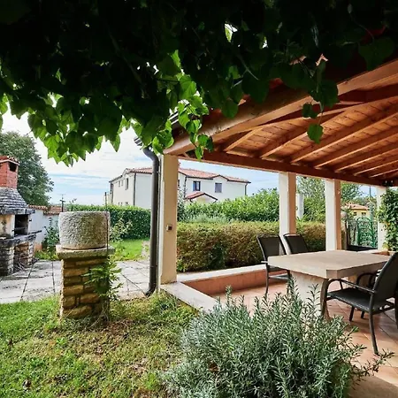 Apartmán In Valica Mit Grossem Garten By Interhome *