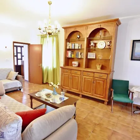 In Valica Mit Grossem Garten By Interhome Apartmán