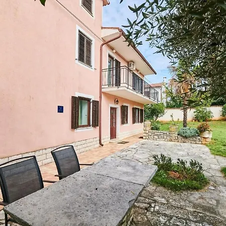 Apartmán In Valica Mit Grossem Garten By Interhome *