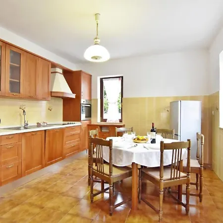 In Valica Mit Grossem Garten By Interhome Apartmán Umag