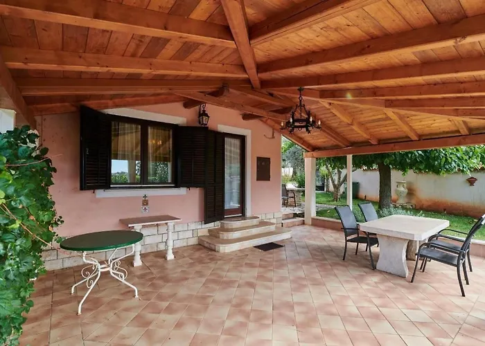 In Valica Mit Grossem Garten By Interhome Appartement Umag