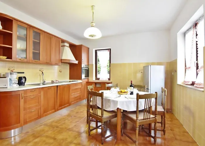 In Valica Mit Grossem Garten By Interhome Apartman Umag