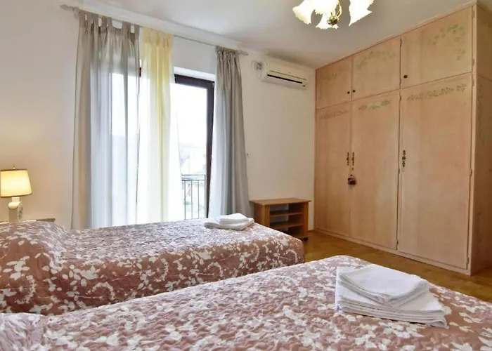 In Valica Mit Grossem Garten By Interhome Apartman *