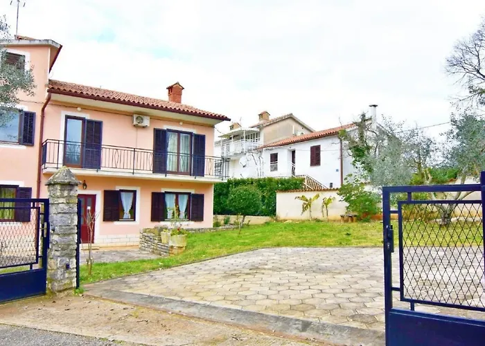 Apartman In Valica Mit Grossem Garten By Interhome *